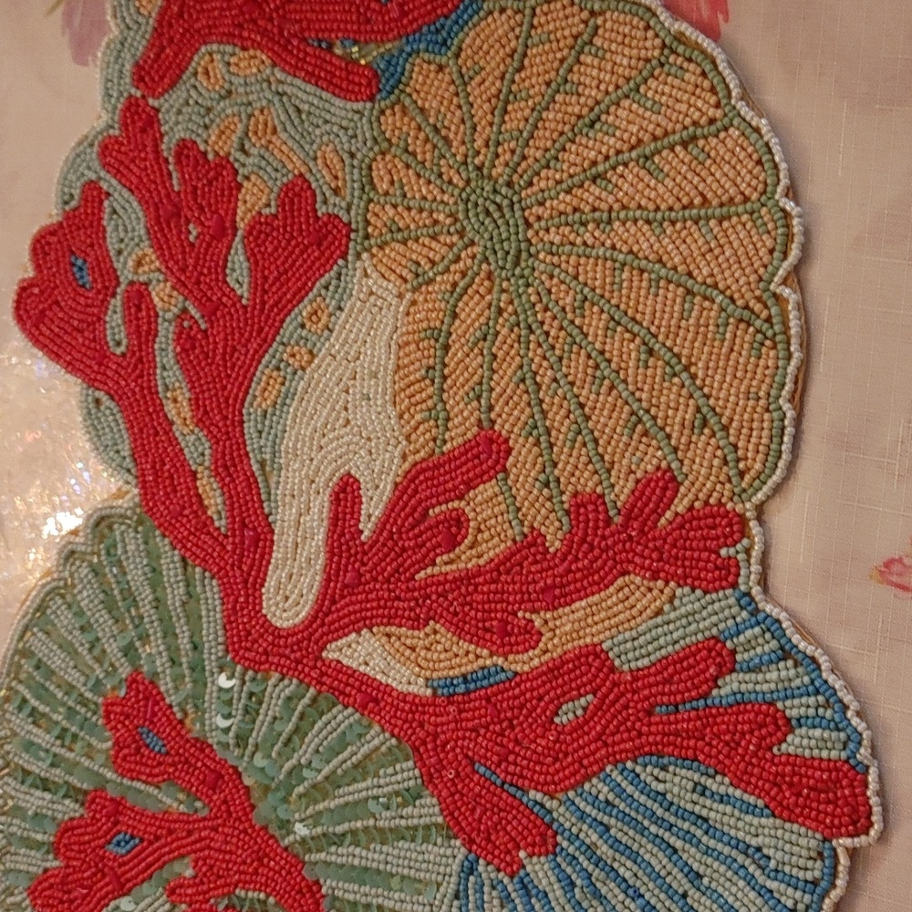 🐳 Beaded "Beachy" Runner - Picture 5 of 8